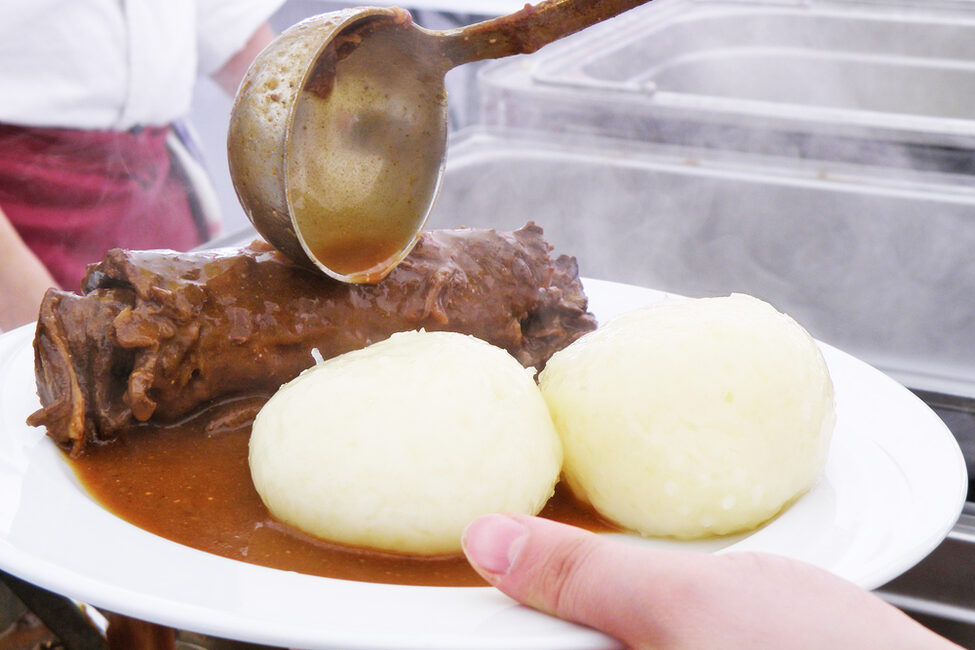 Roulade und Coburger Klößen auf dem Coburger Klößmarkt