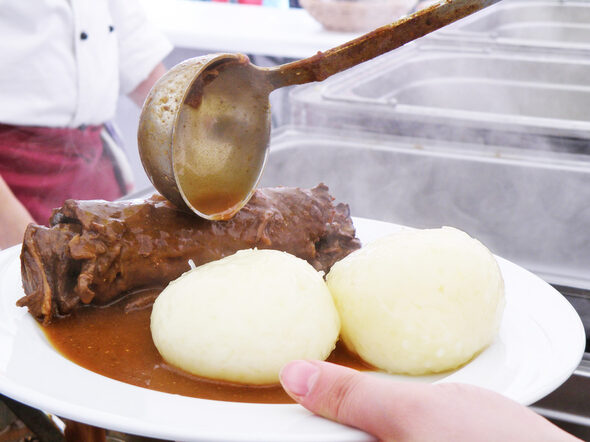 Roulade und Coburger Klößen auf dem Coburger Klößmarkt