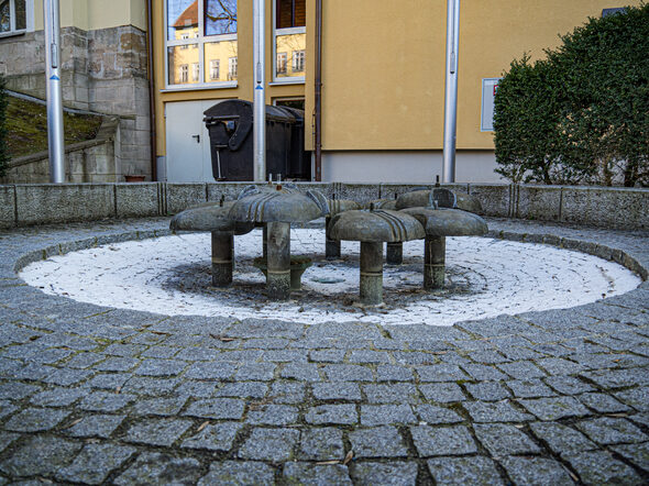 Brunnen vor dem Gymnasium Albertinum