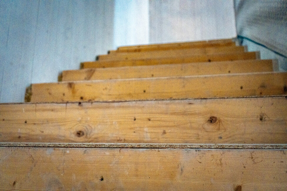 Holzverschalte Treppe im Globe