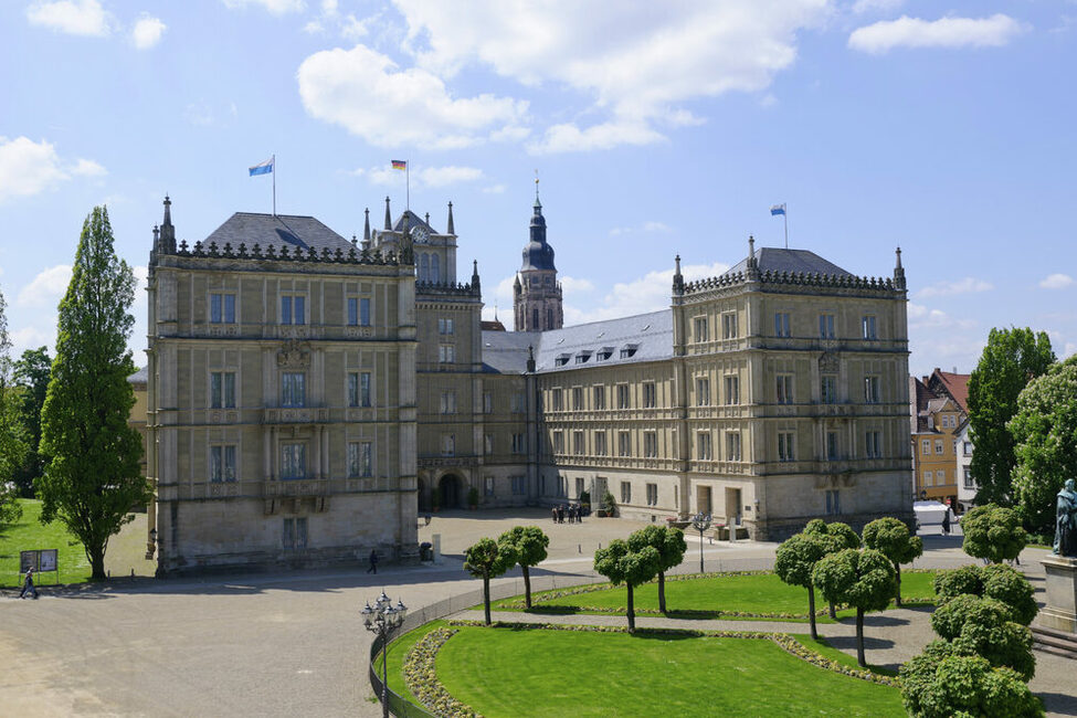 Schloss Ehrenburg mit Rondell