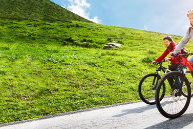 Familie Fahrrad fahren