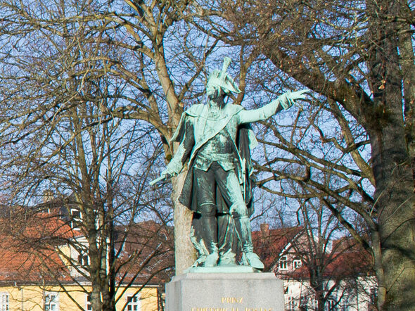 Friedrich Josias, Denkmal am Theaterplatz