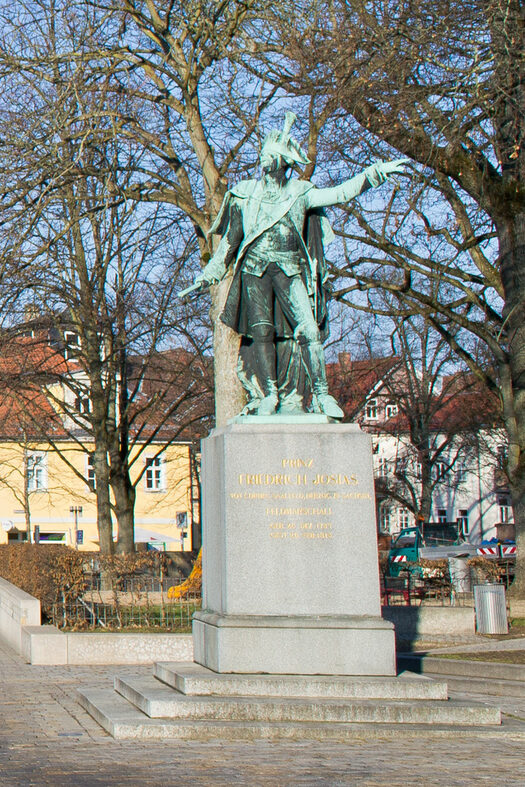 Friedrich Josias, Denkmal am Theaterplatz