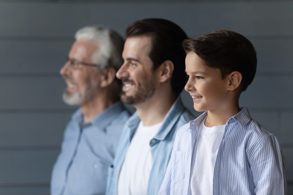 Drei Generationen: Junge, Erwachsener, Rentner