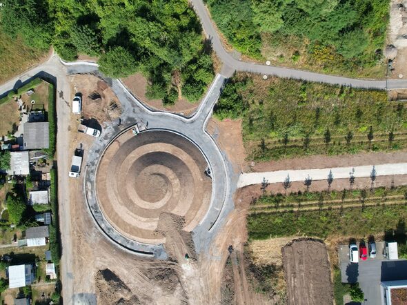 Park der Arten: Allee und Spiralpyramide