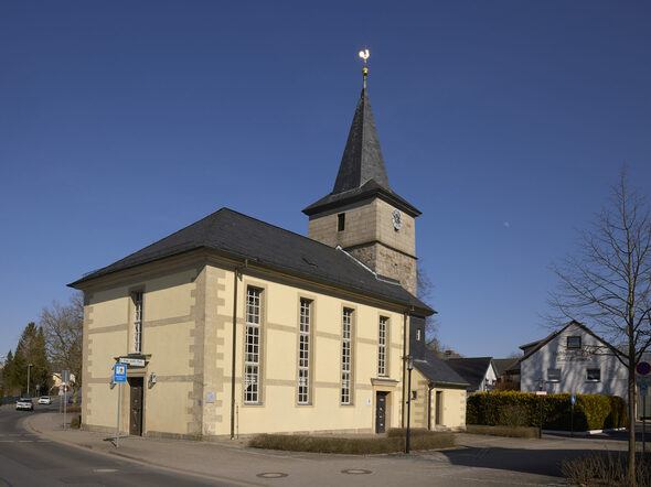 Rückansicht einer Kirche in Scheuerfeld