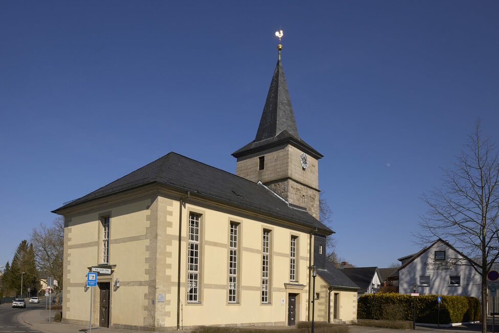 Rückansicht einer Kirche in Scheuerfeld