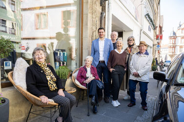 Mitglieder des Seniorenbeirats, OB Dominik Sauerteig, Steffi Cestone und Citymanagerin Andrea Kerby beim Auftakttermin