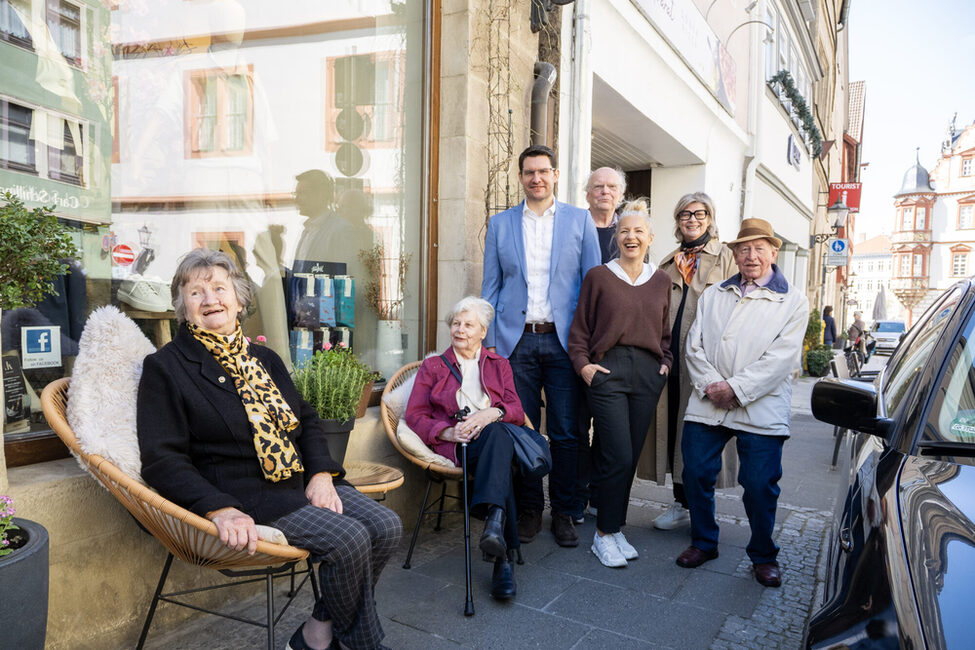 Mitglieder des Seniorenbeirats, OB Dominik Sauerteig, Steffi Cestone und Citymanagerin Andrea Kerby beim Auftakttermin