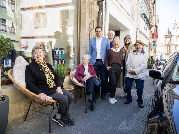 Mitglieder des Seniorenbeirats, OB Dominik Sauerteig, Steffi Cestone und Citymanagerin Andrea Kerby beim Auftakttermin
