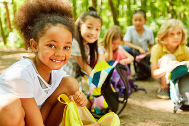 Eine Schulklasse beim Wandertag.