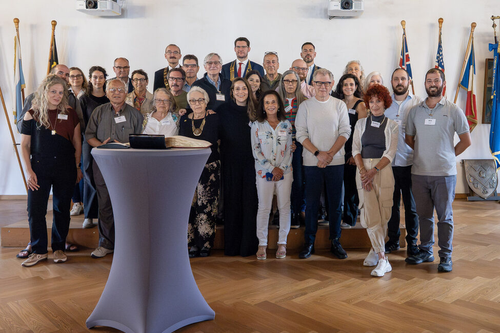 Gruppenbild der Nachfahren jüdischer Coburger*innen