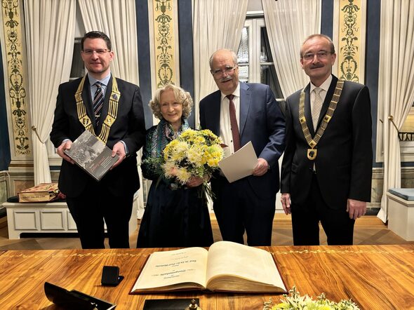 Oberbürgermeister Dominik Sauerteig, Frau Melville, Prof. Dr. Gert Melville und 2. Bürgermeister Hans Herbert Hartan.