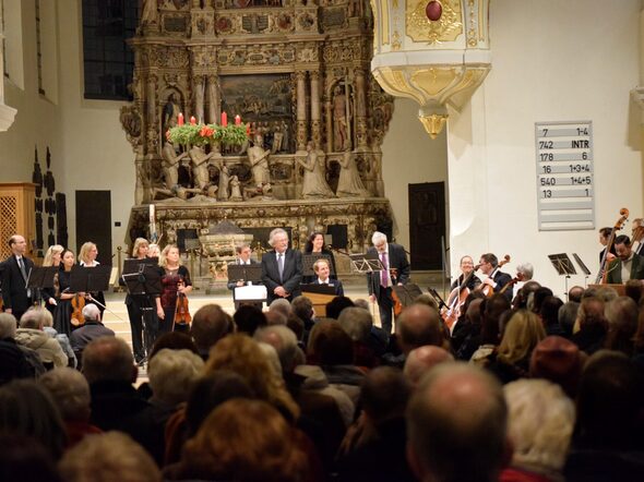 Viele Besucher*innen beim Weihnachtskonzert 2023 in der Morizkirche in Coburg.