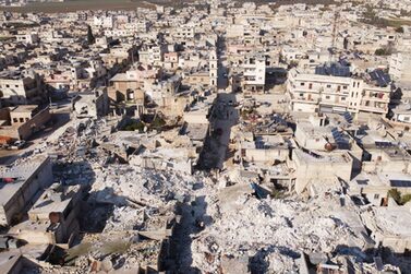 Drohnenbilder zeigen die massiven Verwüstungen, die durch das Erdbeben in Syrien und der Türkei verursacht wurden, bei dem Zehntausende Menschen getötet und verletzt wurden. Aleppo, Syrien, 8. Februar 2023