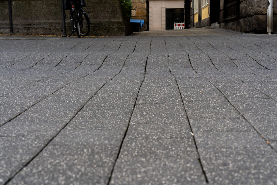 In der Georgengasse wird das Glasfasernetz ausgebaut und das Pflaster ausgebessert.