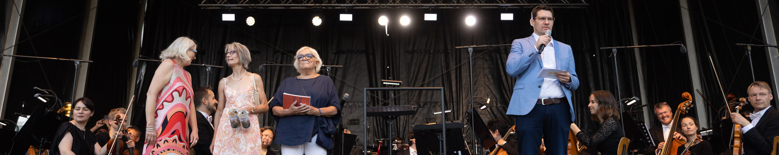 Bettina Lesch-Lasaridis, Sabine Kastner, Petra Schneider und OB Dominik Sauerteig bei der Eröffnung des Klassik-Open-Airs 2025q
