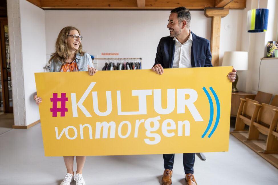 Bürgermeister Can Aydin und die Kulturbeauftragte Antoinetta Bafas freuen sich auf die Kultur von morgen.