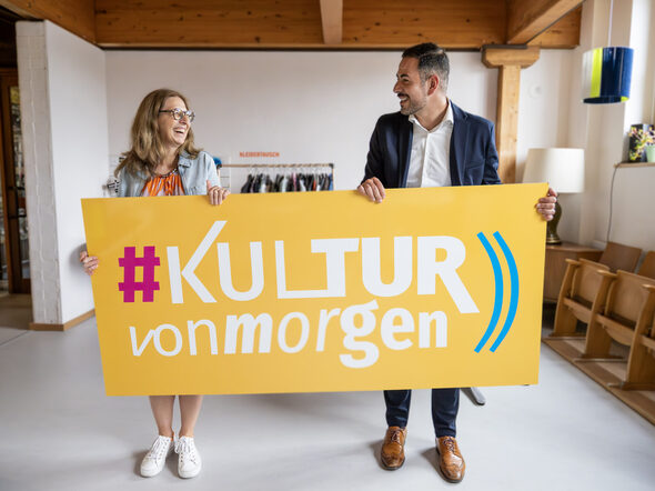 Bürgermeister Can Aydin und die Kulturbeauftragte Antoinetta Bafas freuen sich auf die Kultur von morgen.