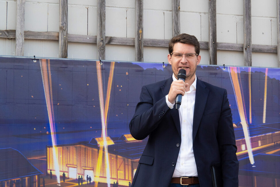 Dominik Sauerteig beim Pre-Opening auf dem Güterbahnhof-Gelände