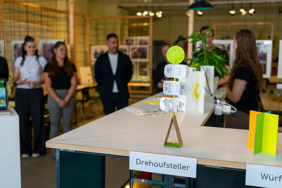 Unter dem Titel „Zukunft findet Stadt“ haben die Studierenden Kommunikationsstrategien entwickelt und im Zukunftsraum präsentiert.