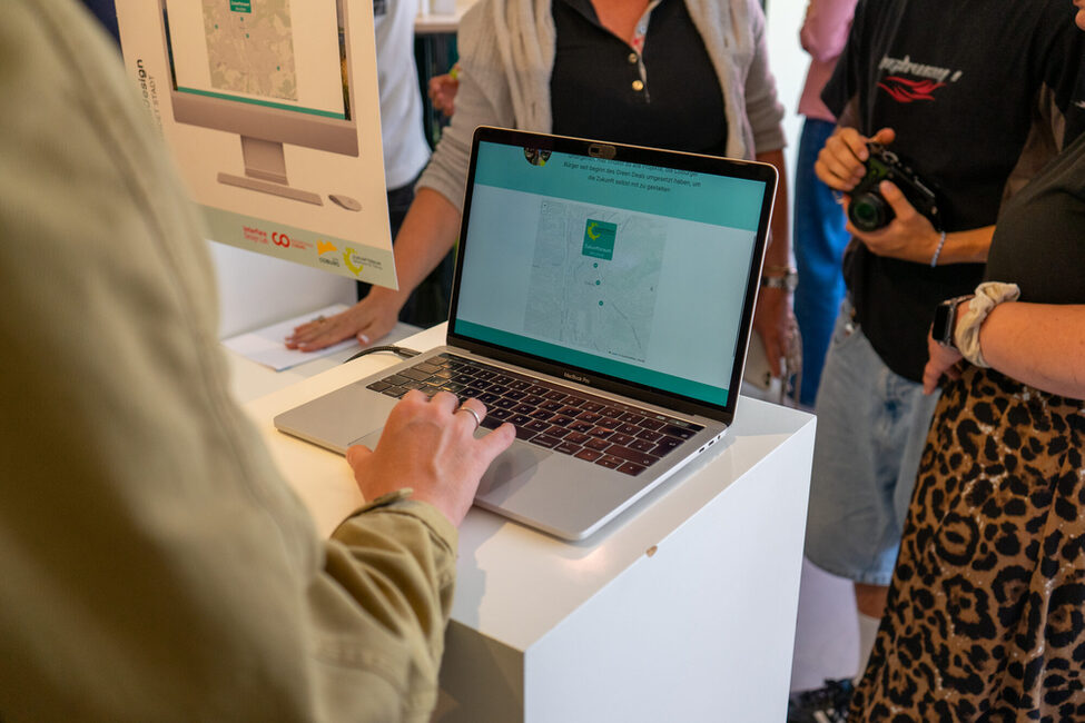 Unter dem Titel „Zukunft findet Stadt“ haben die Studierenden Kommunikationsstrategien entwickelt und im Zukunftsraum präsentiert.