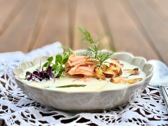 Das Café Feiler kocht bei „Frisch – Regional – Nachhaltig – Lecker“ in einem Foodtruck auf dem Coburger Marktplatz.