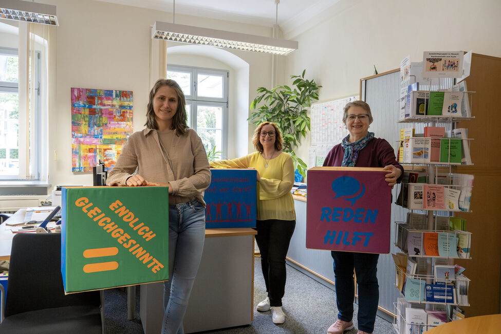 Das Team der Kontaktstelle Selbsthilfe: (v.l.) Lea Müller-Beerenwinkel, Julia Hofmann, Sabine Feuerbach-Heim