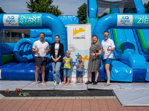Bürgermeister Can Aydin, das Bündnis "Coburg - die Familienstadt" und SÜC weihen den neuen Erlebnisparcours im Aquaria ein.
