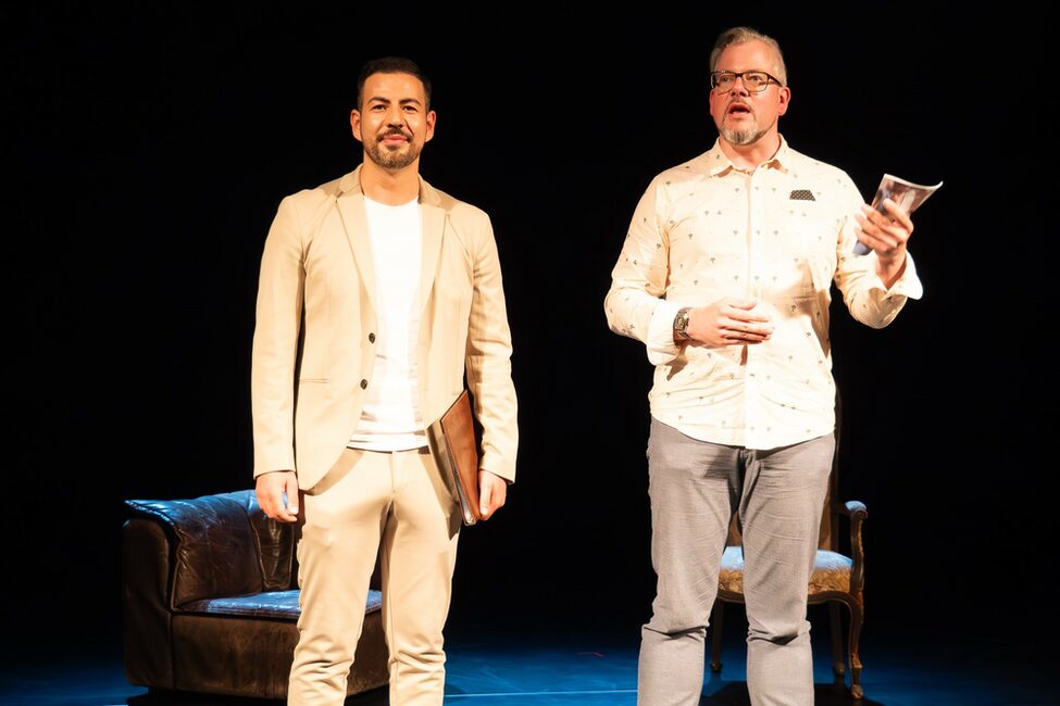 Can Aydin und Bernhard Loges eröffnen das Treffen für Junges Theater
