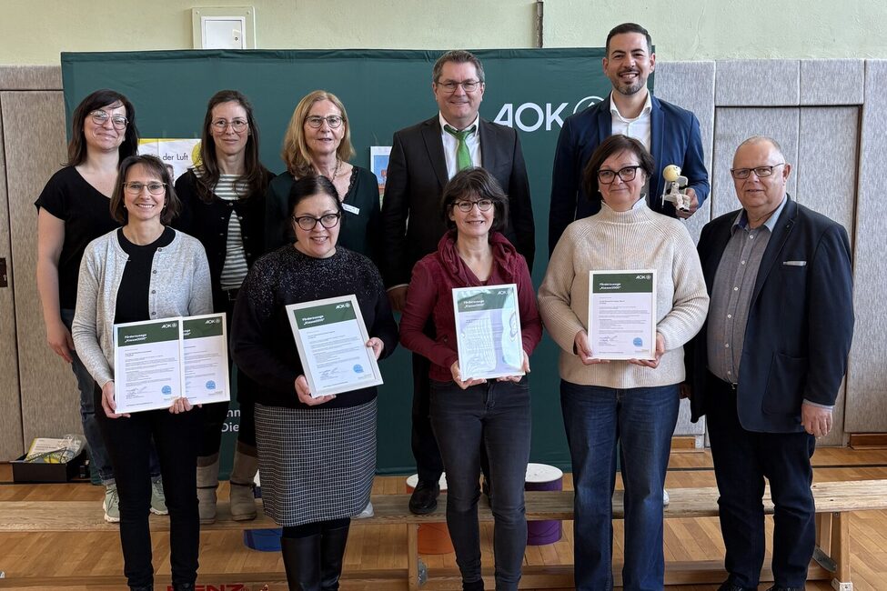 AOK übergibt Patenurkunden an zwei Grundschulen aus der Region Coburg