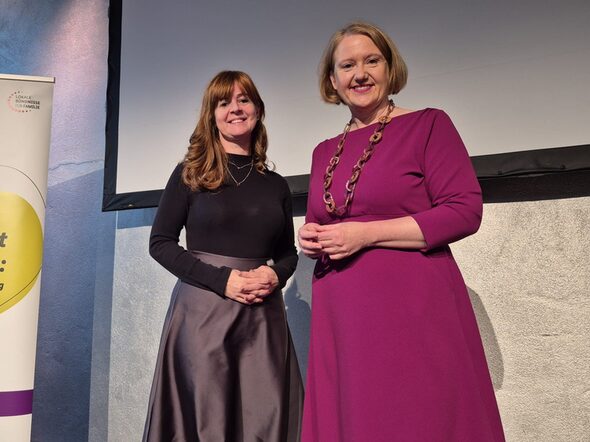 Das Bundesfamilienministerium hat das Bündnis „Coburg – die Familienstadt“ auch im aktuellen Zeitraum bis 2026 ausgezeichnet: Bianca Haischberger (li.) mit der damaligen Ministerin Lisa Paus.