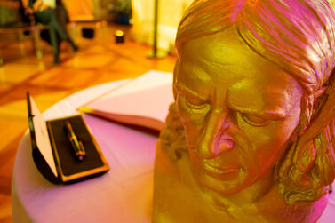 Goldene Büste von Friedrich Rückert bei der Preisverleihung 2022