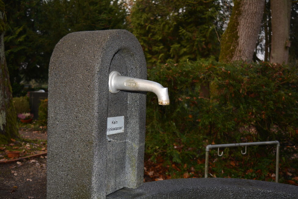 Sobald es gefriert wird das Gießwasser auf dem städtischen Friedhöfen abgestellt.