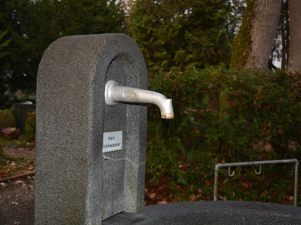 Sobald es gefriert wird das Gießwasser auf dem städtischen Friedhöfen abgestellt.