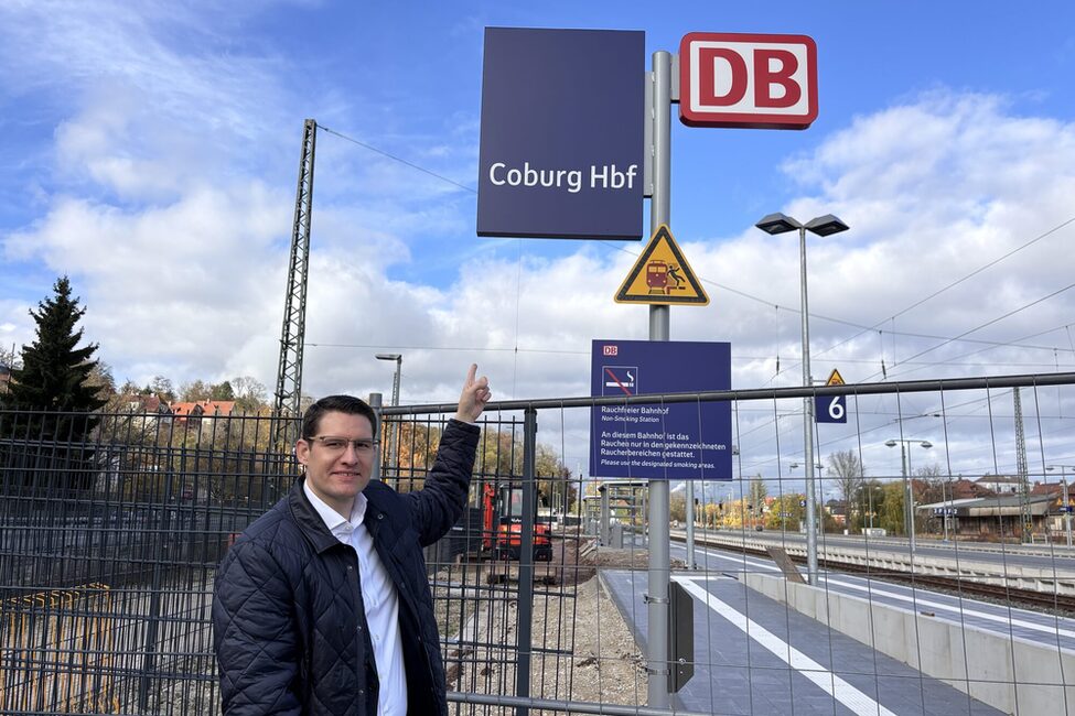 OB Dominik Sauerteig am Hauptbahnhof Coburg