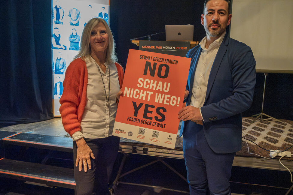 Bürgermeister Can Aydin und Gleichstellungsbeauftragte Susanne Müller sagen Nein zu gewalt an Frauen