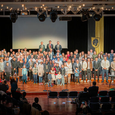 Rund 300 Menschen wurden in Coburg 2024 eingebürgert. Viele waren mit Familie und Freunden zur Einbürgerungsfeier ins Kongresshaus gekommen.