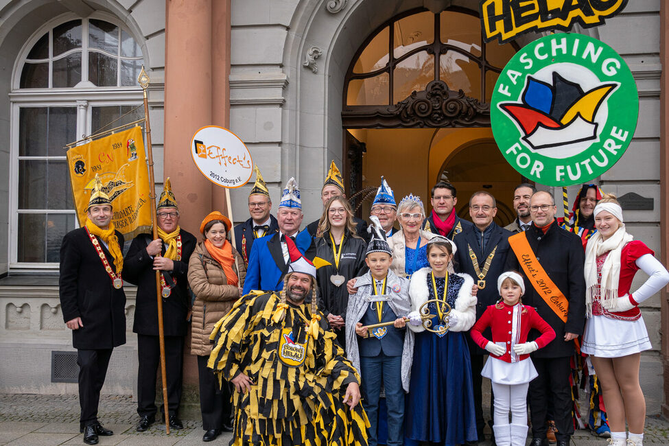 Die Coburger Narren und Närrinnen haben das Rathaus erobert.