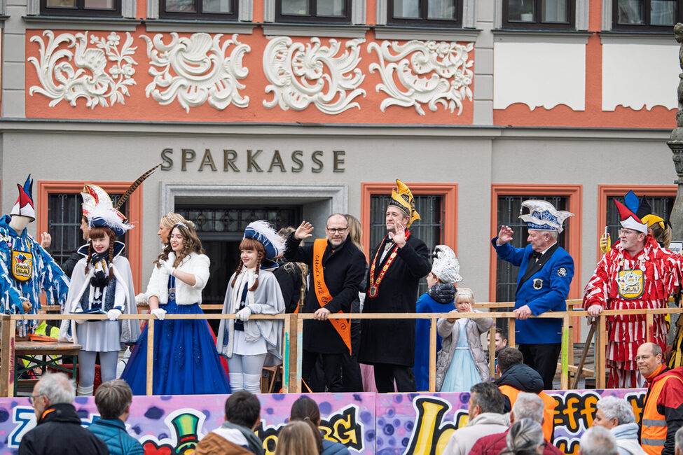 Rathaussturm 2025: die Bühne kommt angerollt