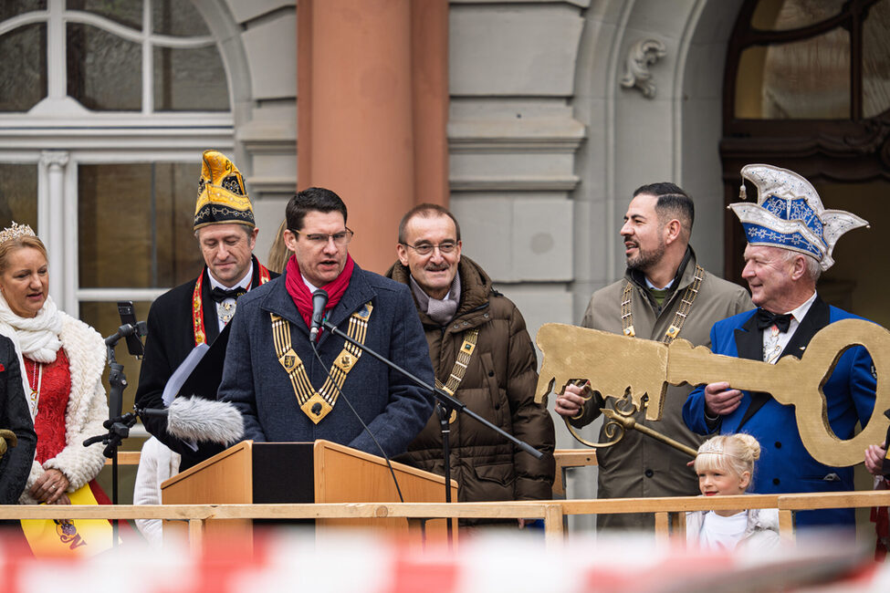 Rathaussturm 2025: OB Dominik Sauerteig hält seine Urlaubsrede