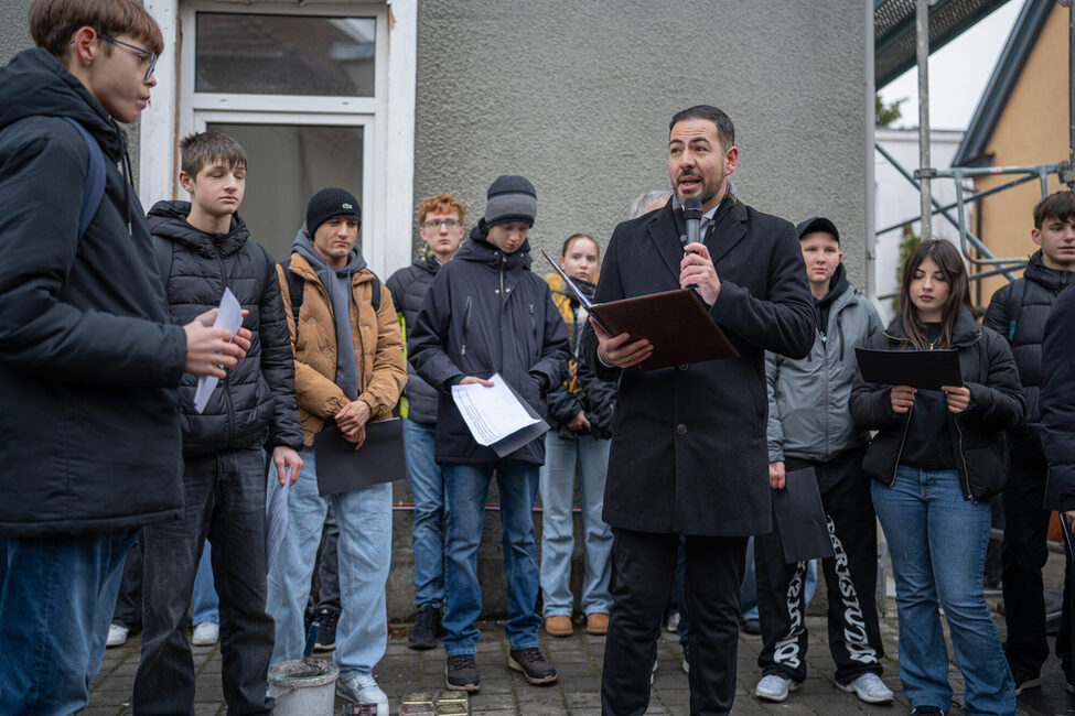 Stolpersteinverlegung 2024 mit 3. Bürgermeister Can Aydin