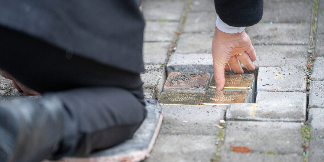 Stolpersteinverlegung 2024 mit 3. Bürgermeister Can Aydin