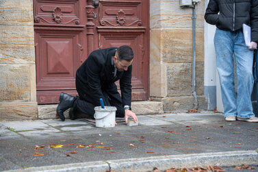 Stolpersteinverlegung 2024 mit 3. Bürgermeister Can Aydin