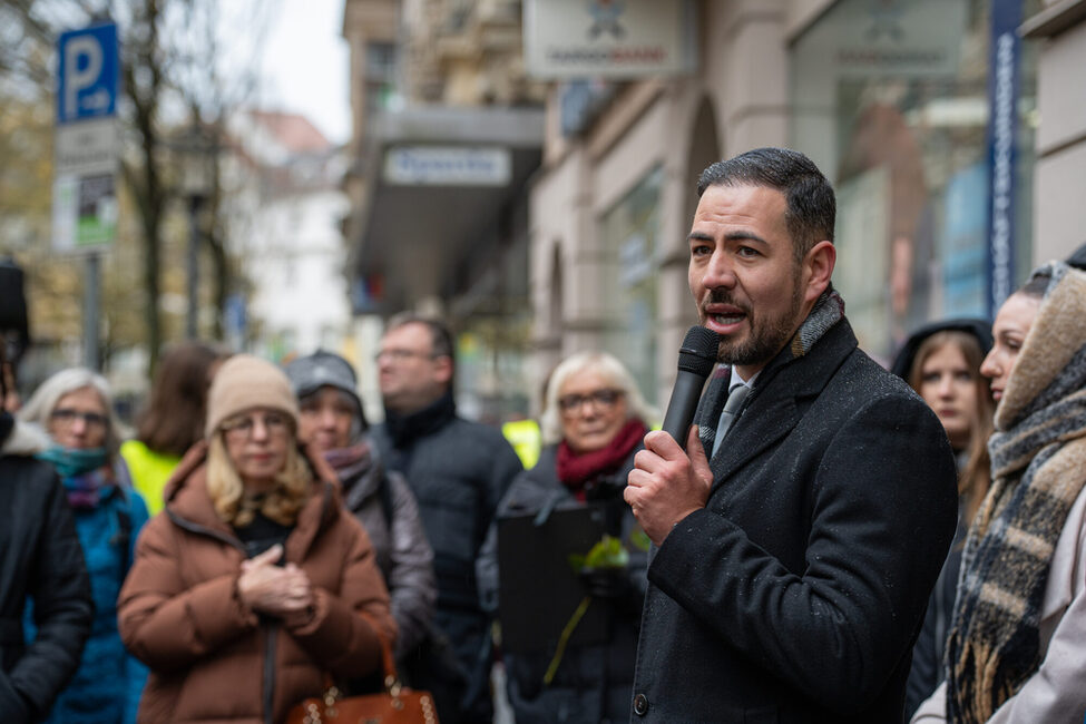 Stolpersteinverlegung 2024 mit 3. Bürgermeister Can Aydin