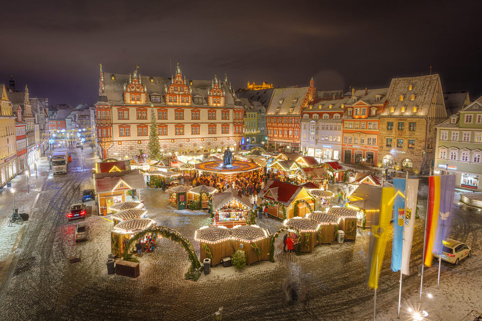 Der Coburger Weihnachtsmarkt lockt jährlich zur Adventszeit zahlreiche Menschen in die Innenstadt.