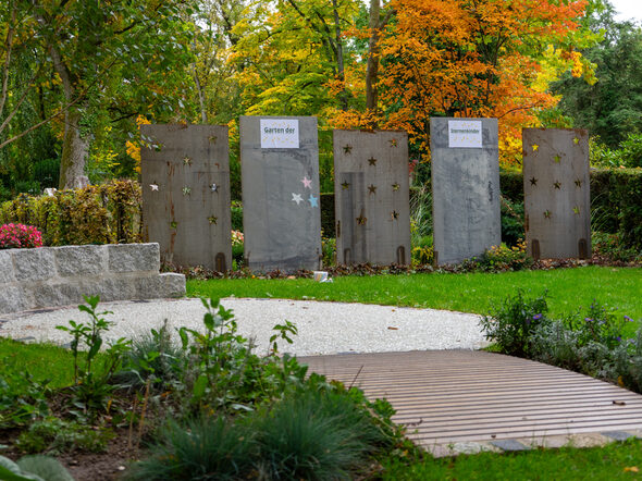 Im September 2025 wurde der neue Garten der Sternenkinder auf dem Coburger Friedhof eröffnet.
