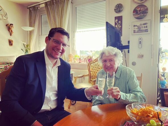 OB Sauerteig gratuliert Marta Hammer-Mathiebe zum 100. Geburtstag