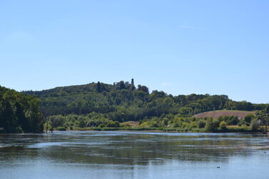 Über dem Goldbergsee thront Schloss Callenberg